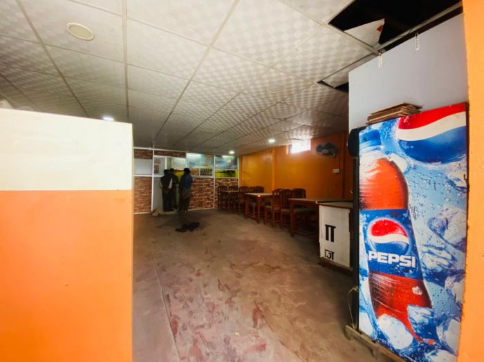 5 Shutter on rent 12*20 each at center Kupondoel