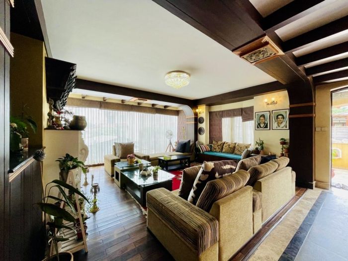 Triplex house on sale at Baluwatar