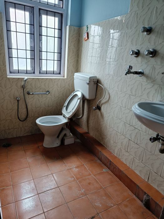 Flat for Rental / Office ( Spacious Parking )