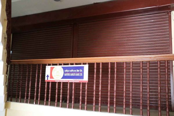 Shutters on Rent at Putalisadak
