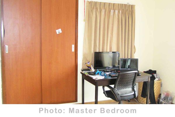 Semi-Furnished 2 BHK Flat for Rent at Metro Apartments