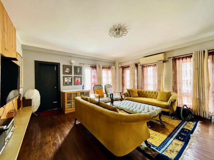 Triplex house on sale at Baluwatar