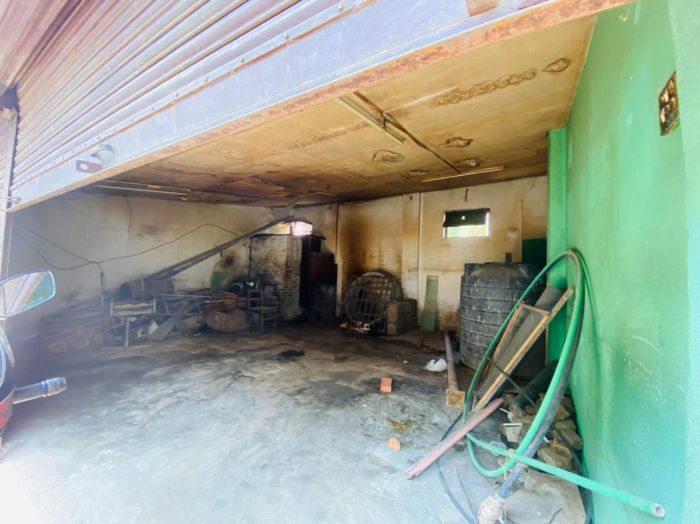 5 Shutter on rent 12*20 each at center Kupondoel