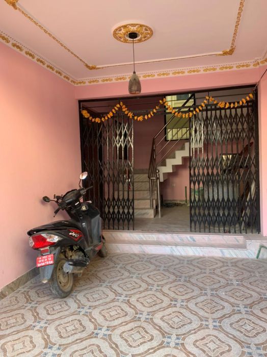 4.5 Aanama baneko 3.5 talla Ghar Goldhunga LolangPhant on Rs 2.9 Crore