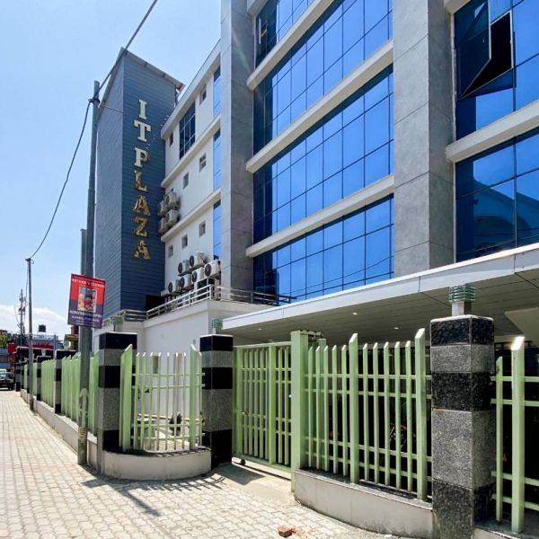 Workspaces, services and support to help you work better in Regus IT Plaza