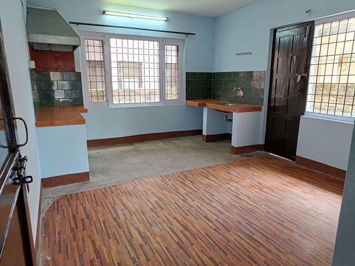 Flat for Rental / Office ( Spacious Parking )