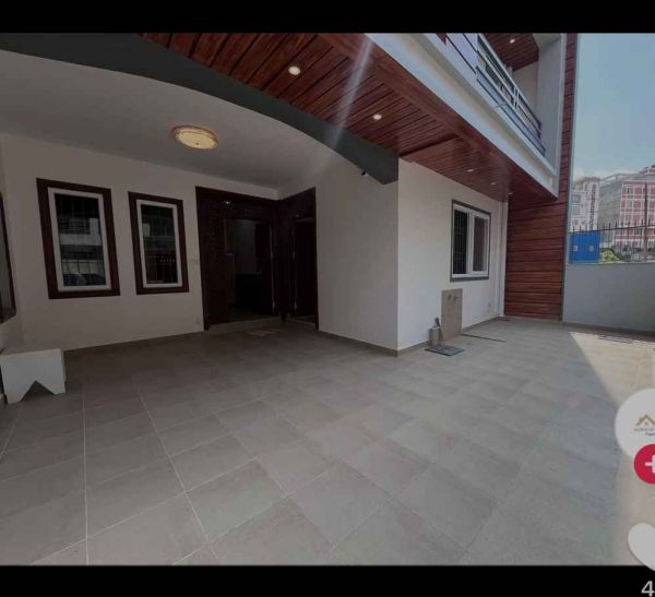 Luxurious house near tempupark imadol.matra 50m from 4 lane main highway