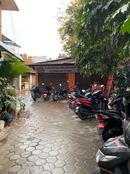 5 Shutter on rent 12*20 each at center Kupondoel