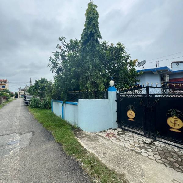 16 dhur land and 1 storey house for sale