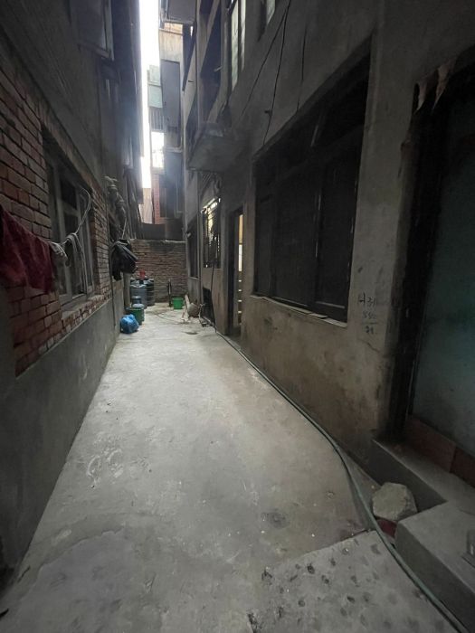 Old house on sale in Dharma chakra galli Bagbazar