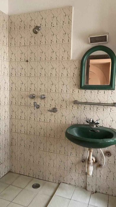 1BEDROOM WITH ATTACHED BATHROOM