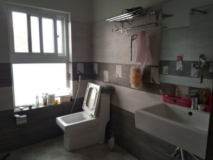 2.5 storey bungalow style house with attached bathrooms