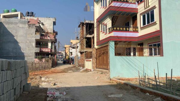 4 aana 1 daam Land with 13 ft road on sale at Fickle height, Gothatar