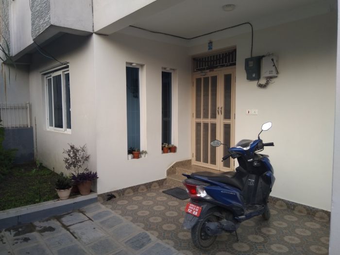 2.5 storey bungalow style house with attached bathrooms