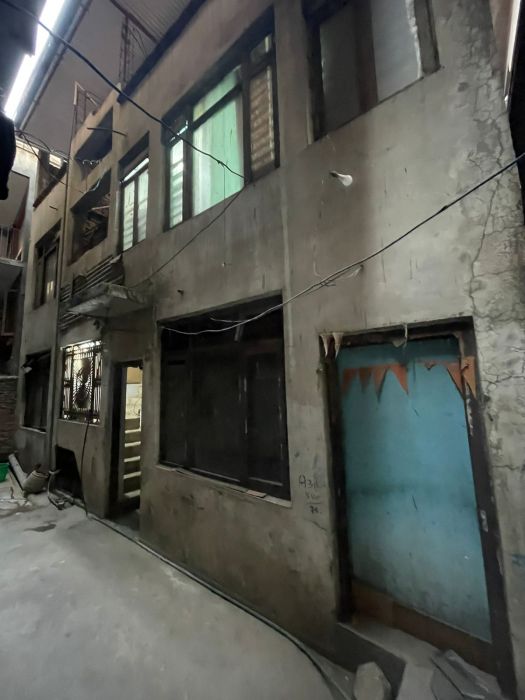 Old house on sale in Dharma chakra galli Bagbazar