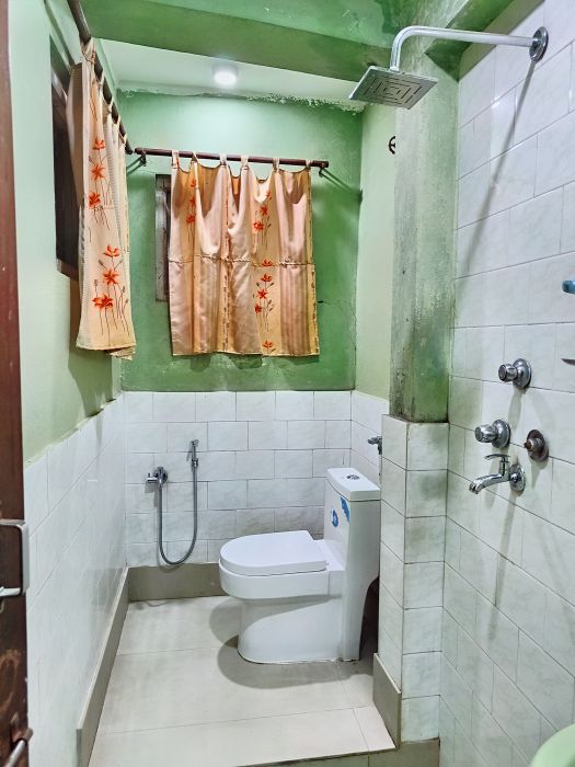 2nd Floor in a House for Rent 3 Rooms 1 Kitchen 
