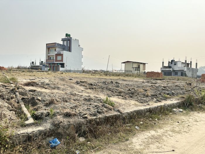 Yakdam  akarsak  jagga bikrima 4 dek 10 ana samma ko tukra haru bikrima