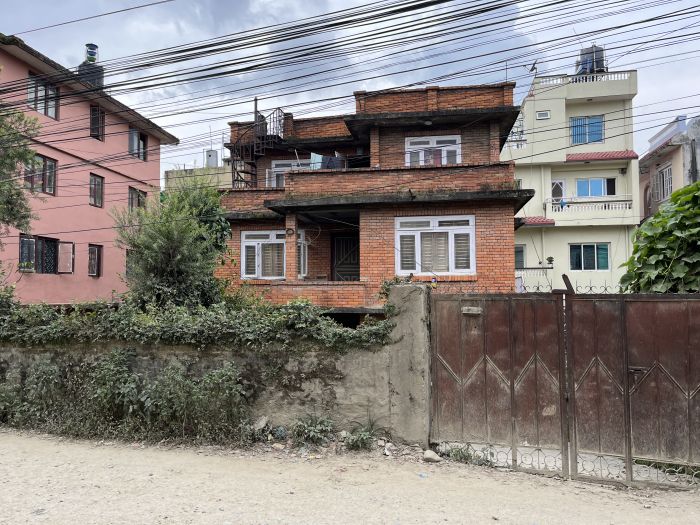 Commercial/residential land with house at Samakhushi