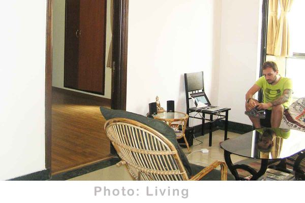 Semi-Furnished 2 BHK Flat for Rent at Metro Apartments