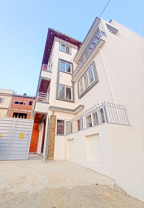 Sasto ma VIP location ma luxurious house.don't delay!