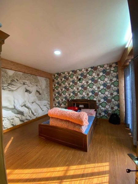 House For Sale, Hattiban