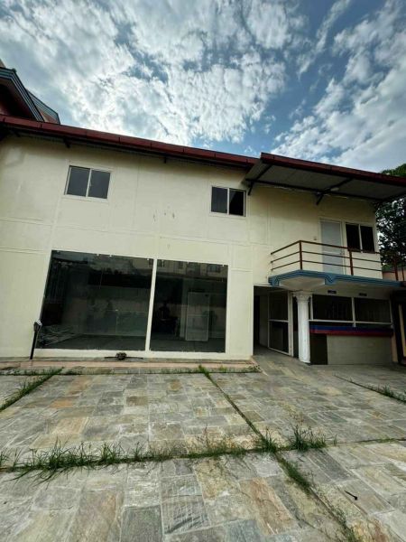 Semi-commercial House On Rent At Kupandol 