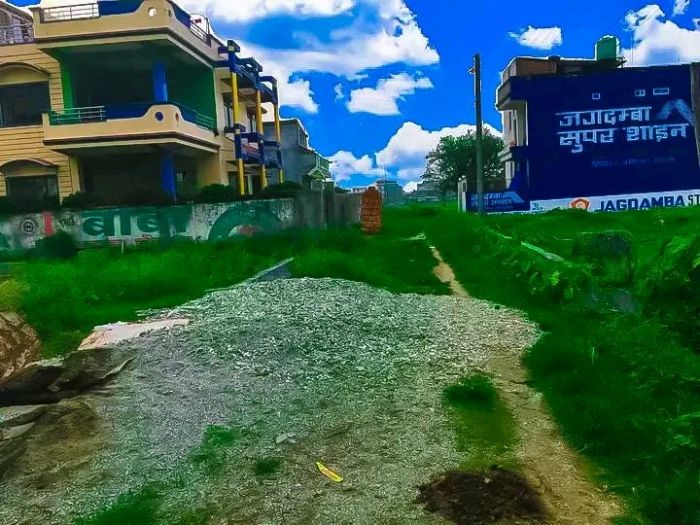 LAND ON SALE IN BIRATNAGAR KANCHNBARI ( PRICE : 900000 DHUR )