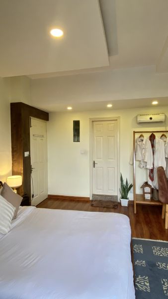 Luxurious fully furnished 3 BHK apartment for sale in Classic Tower