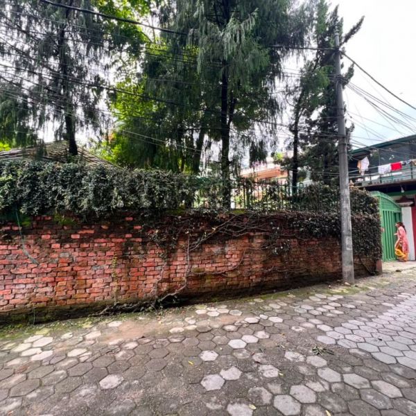 Land on sale = Baluwatar KTM 