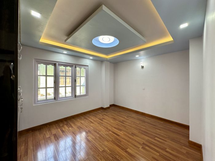 Triplex house on sale at Kadaghari