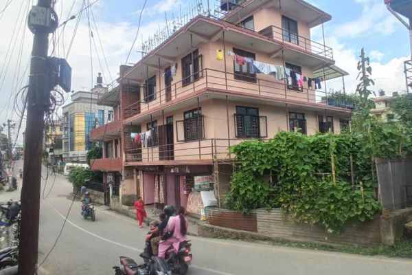 Commercial 3.5sToried house at Kandaghari, Forcepark