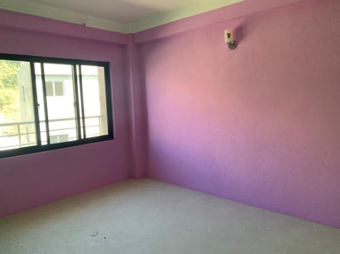 4.5 Aanama baneko 3.5 talla Ghar Goldhunga LolangPhant on Rs 2.9 Crore