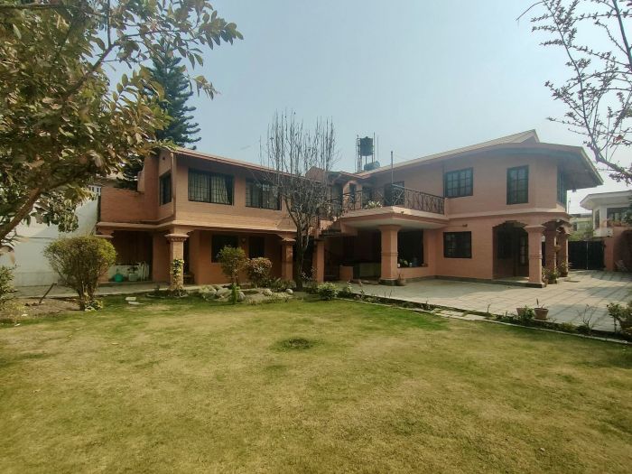 Bungalow on sale at Manbhawan Bungalow on sale at Manbhawan