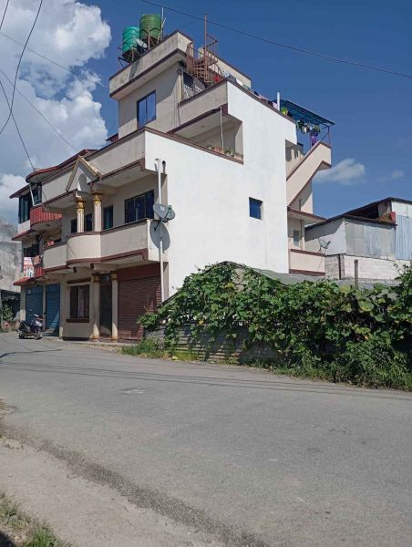 House sale in karuna hospital main road 
