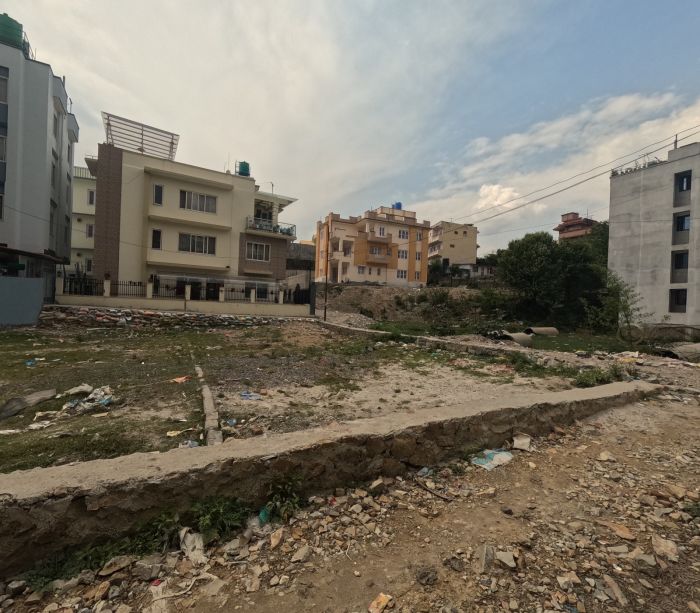 2 piece land for sale in Chappal Karkhana