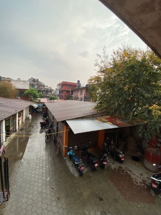 5 Shutter on rent 12*20 each at center Kupondoel