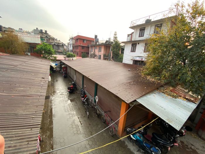 5 Shutter on rent 12*20 each at center Kupondoel