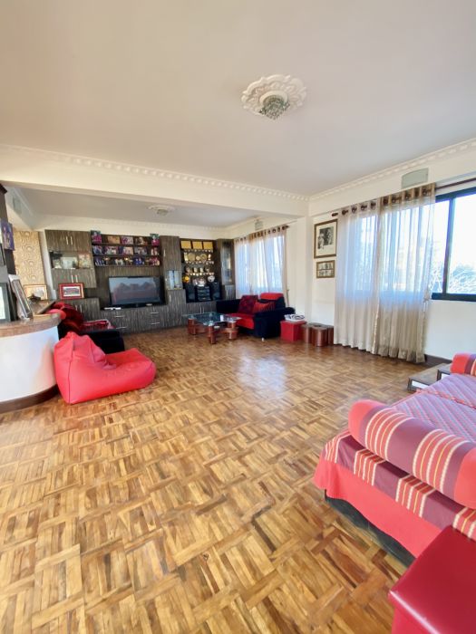 Residential + Commercial 7 Floors Building In Thamel For Rent